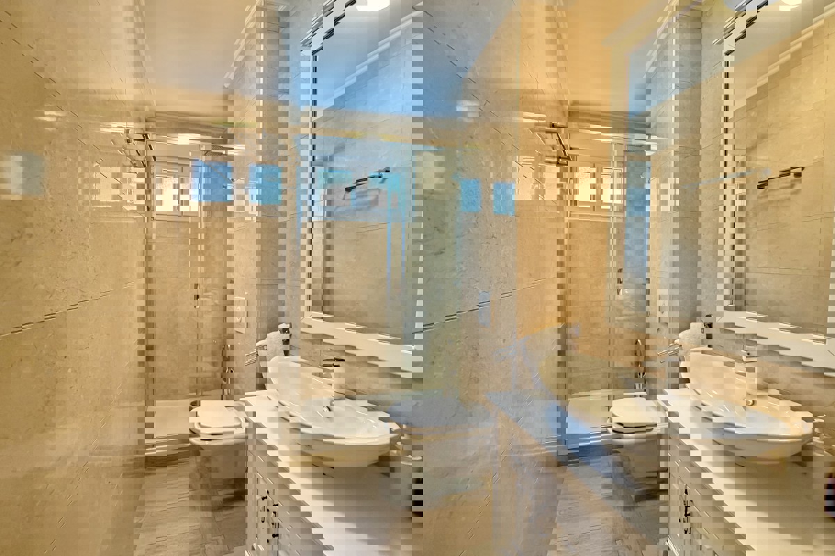 Appartamento con due camere da letto e posto auto