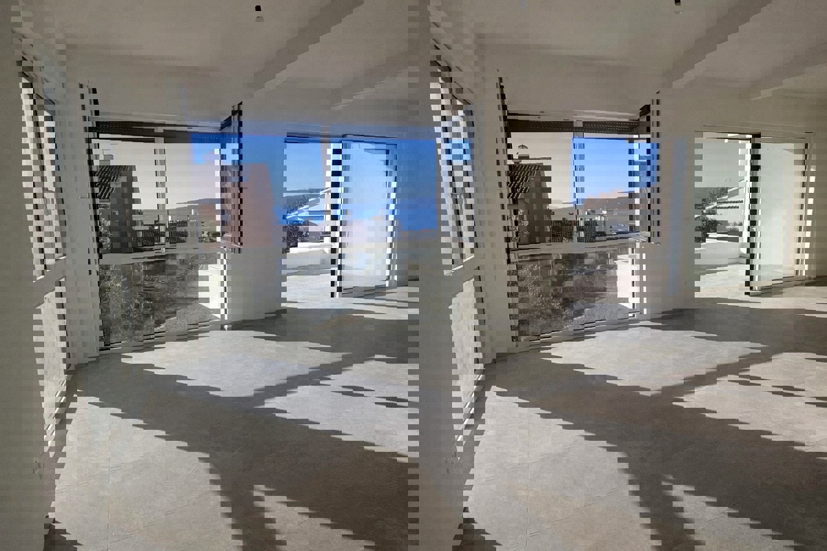 Moderno appartamento duplex con vista mare