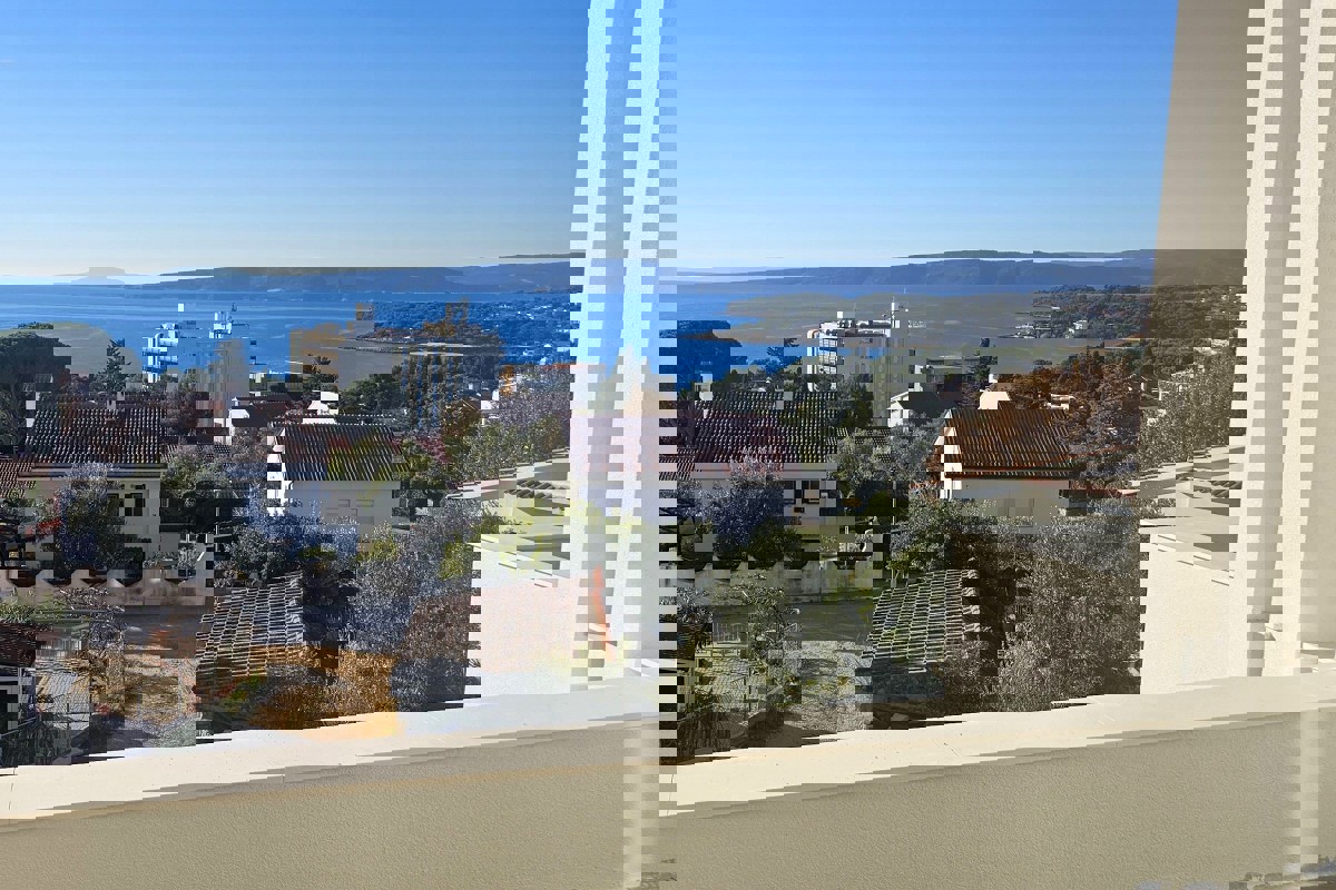 Moderno appartamento duplex con vista mare