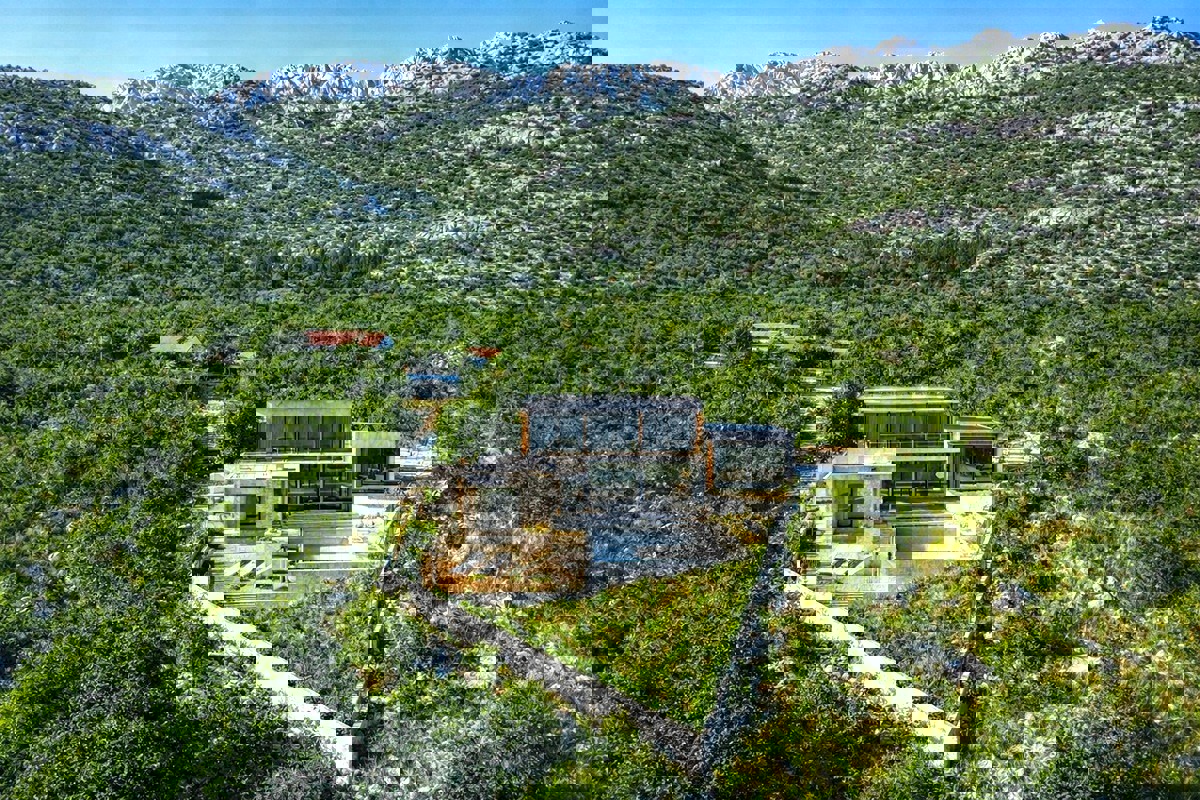 Villa moderna con vista panoramica sul mare