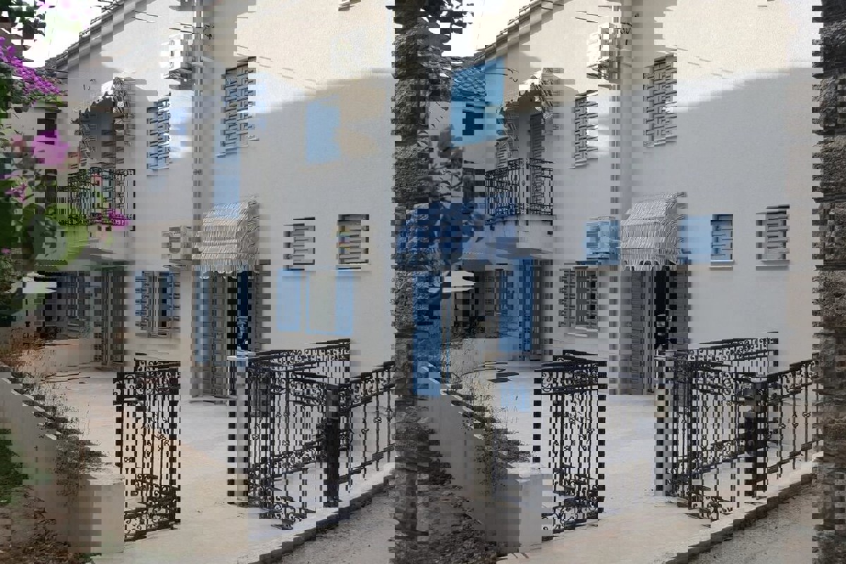 Casa a tre piani vicino al centro