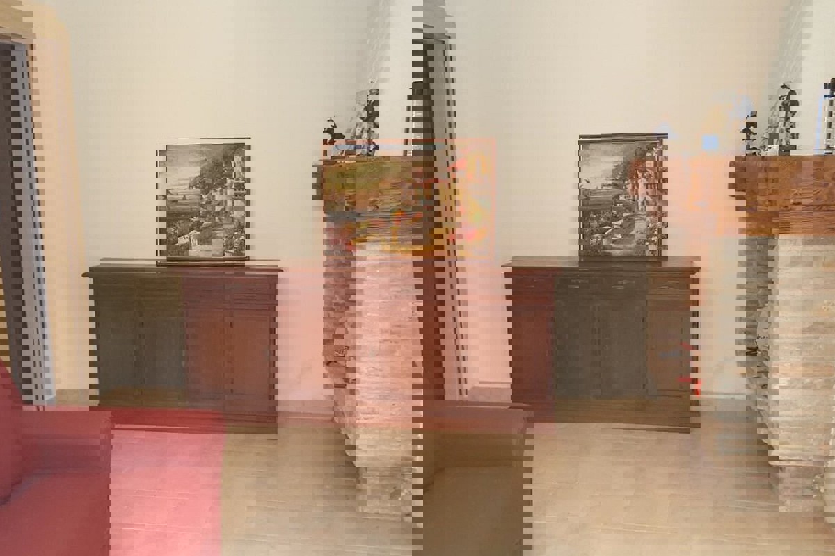 Casa a tre piani vicino al centro