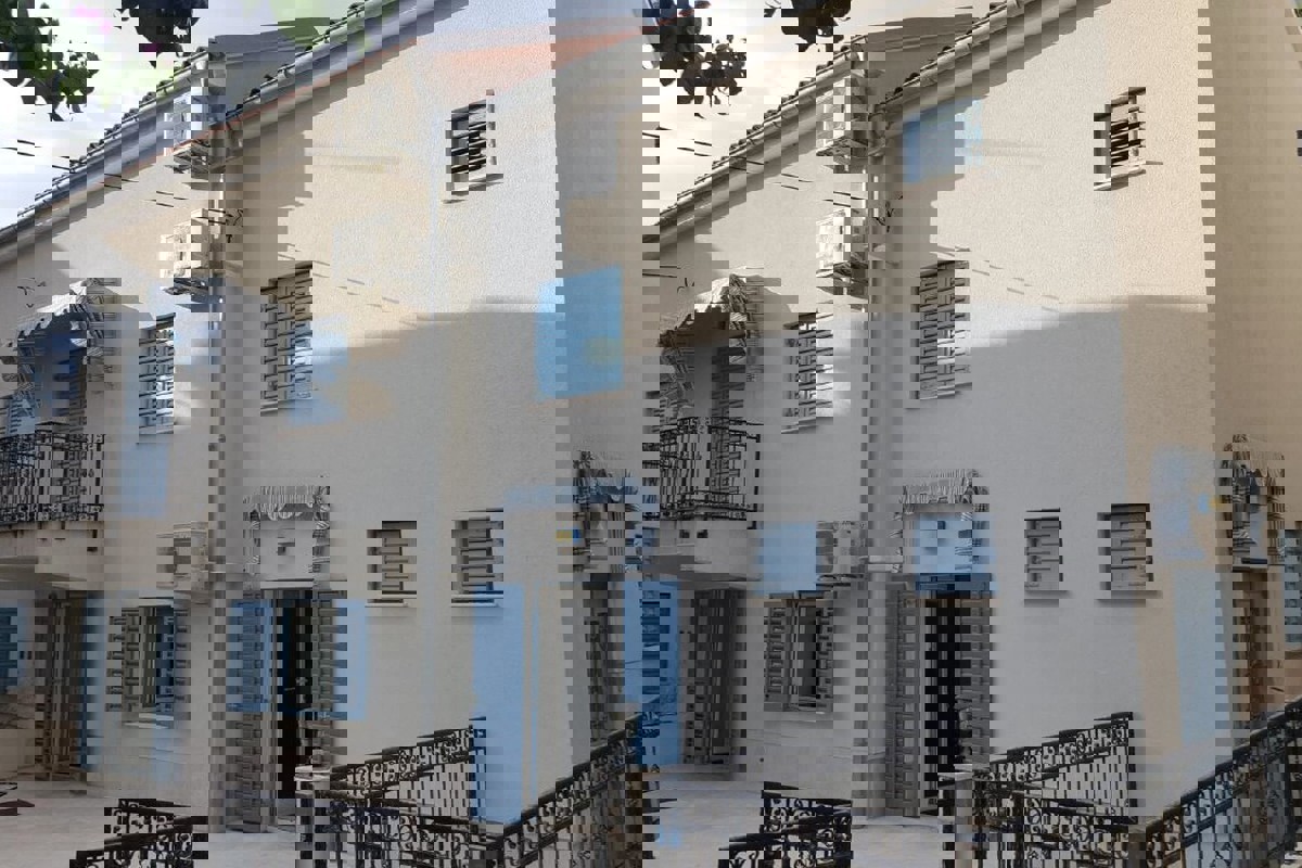 Casa a tre piani vicino al centro