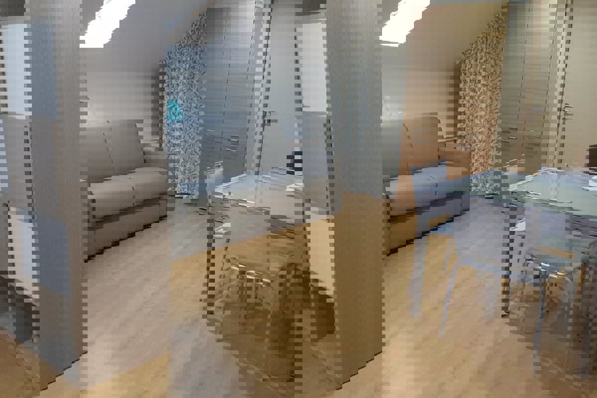 Casa a tre piani vicino al centro