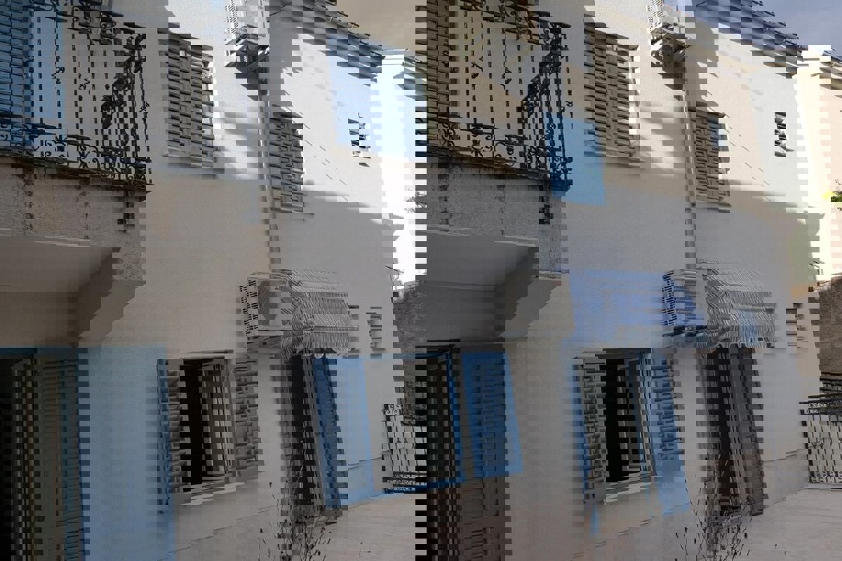 Casa a tre piani vicino al centro