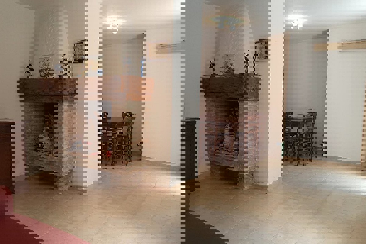 Casa a tre piani vicino al centro