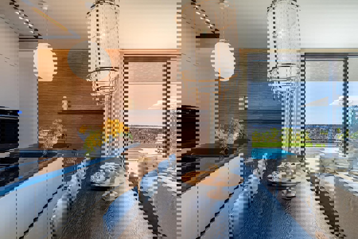 Villa di design con piscina e vista mare