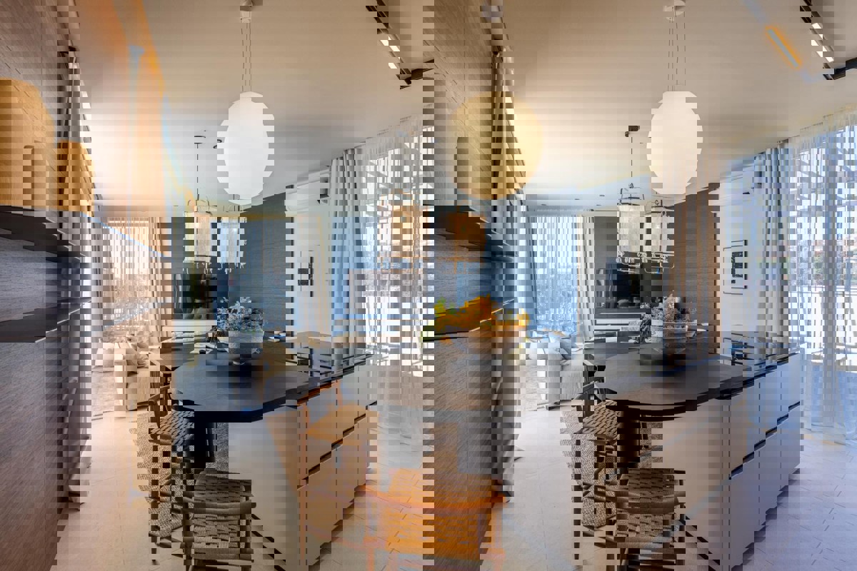 Villa di design con piscina e vista mare