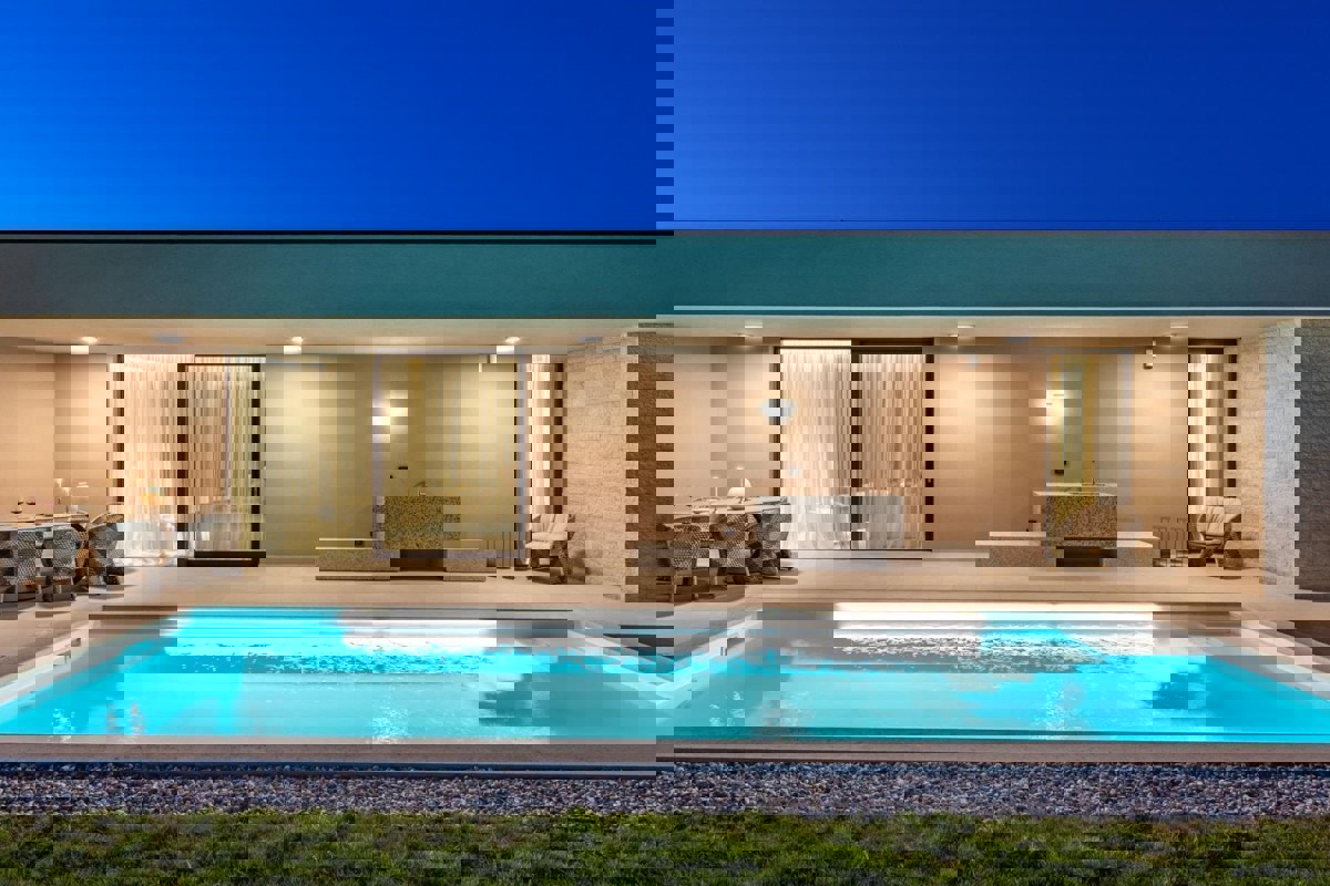Villa di design con piscina e vista mare