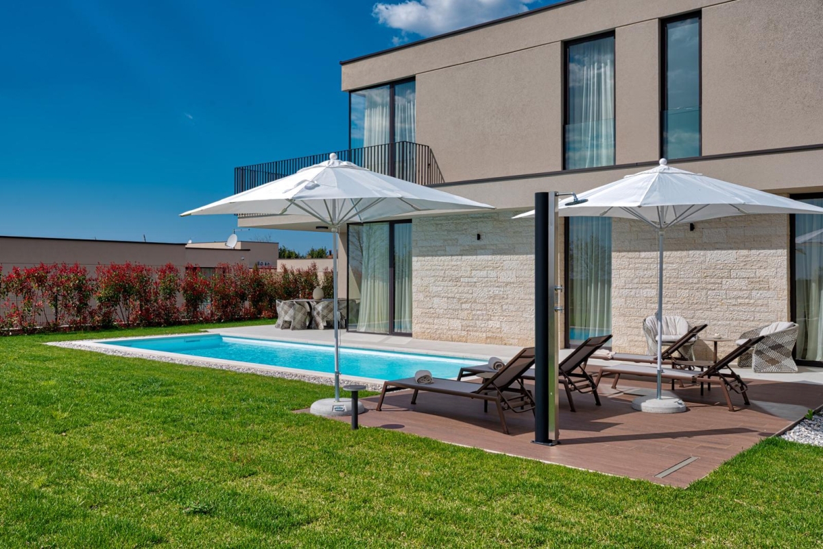 Villa di lusso di design con piscina e totale privacy