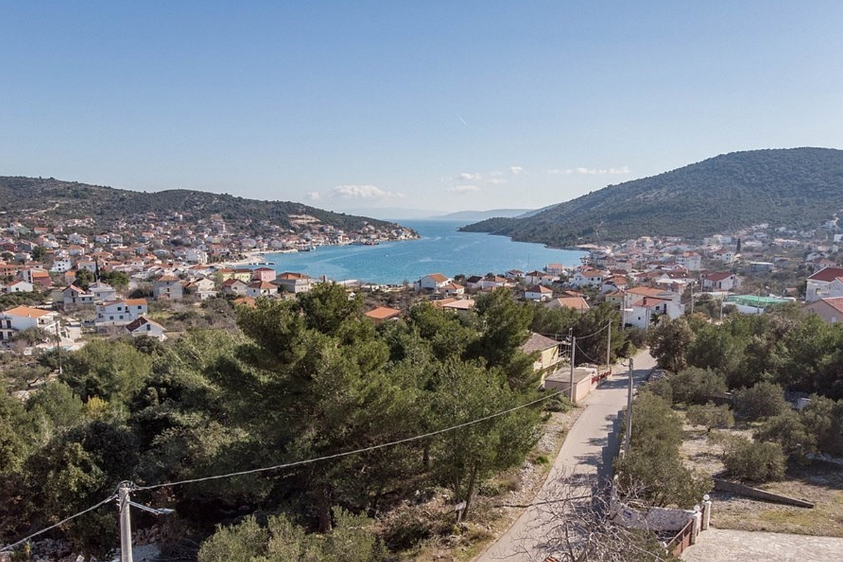 Attività di ristorazione in prima fila sul mare nei pressi di Spalato