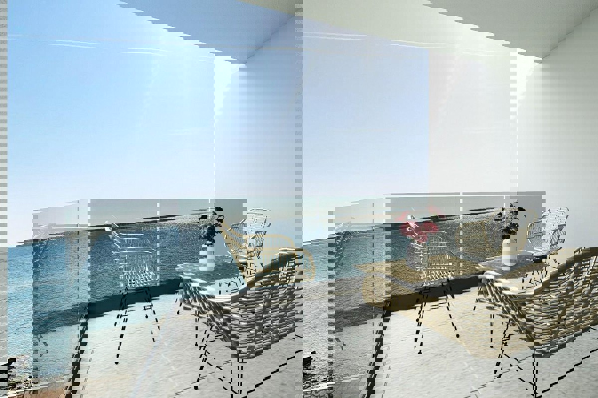 Appartamento bilocale in prima fila sul mare