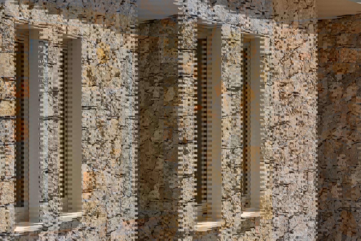 Villa moderna in posizione tranquilla con vista mare aperto