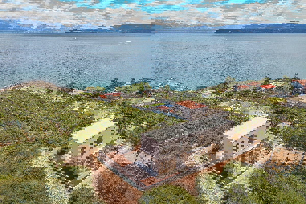 Villa moderna in posizione tranquilla con vista mare aperto