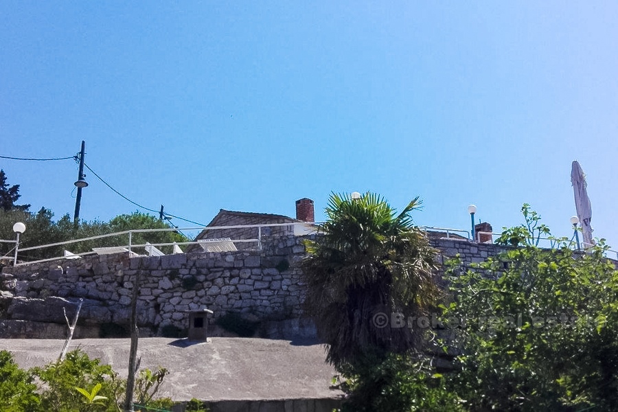 Casa in pietra con vista mare, in vendita