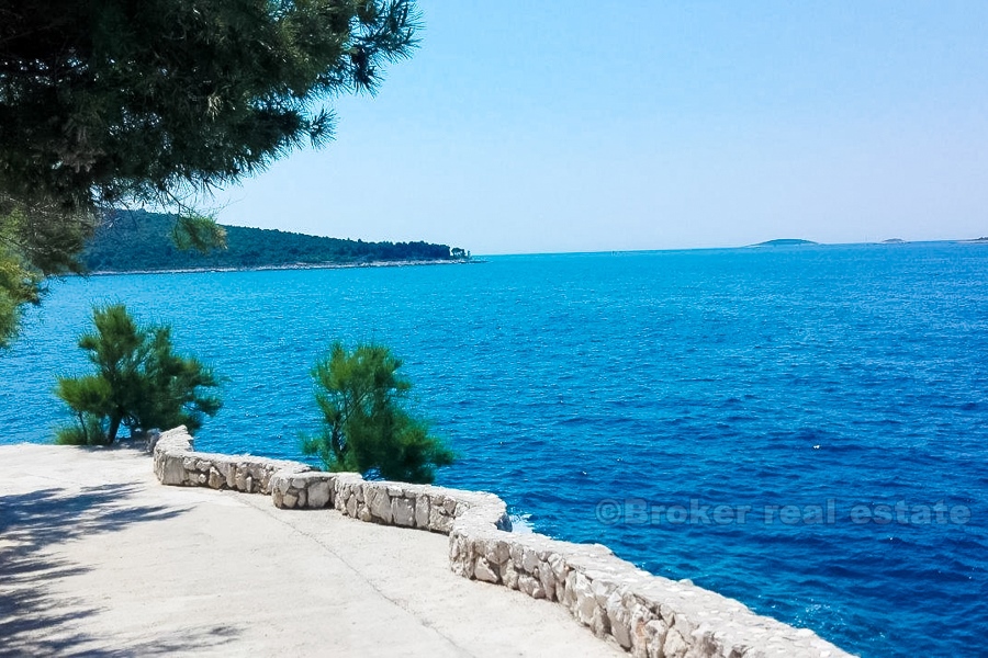 Casa in pietra con vista mare, in vendita