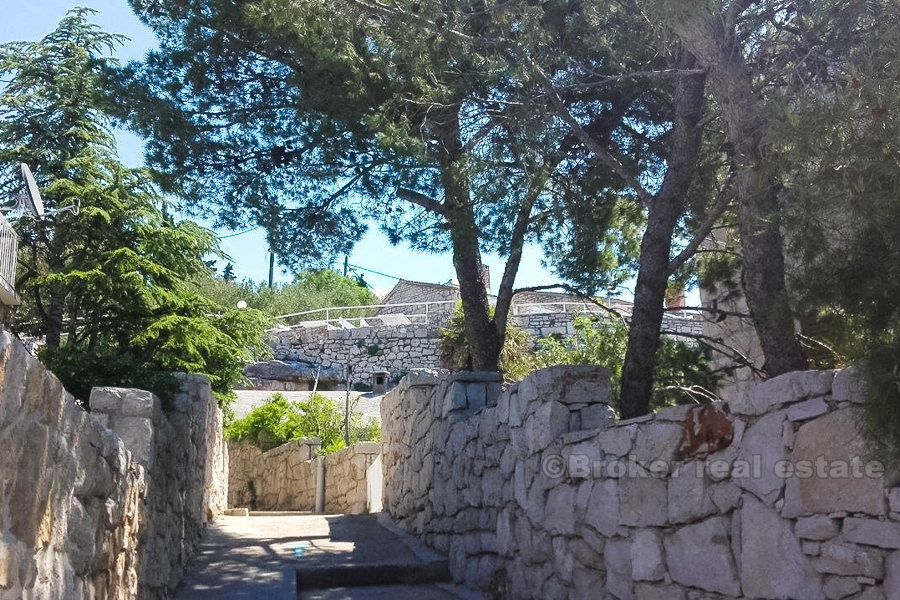 Casa in pietra con vista mare, in vendita