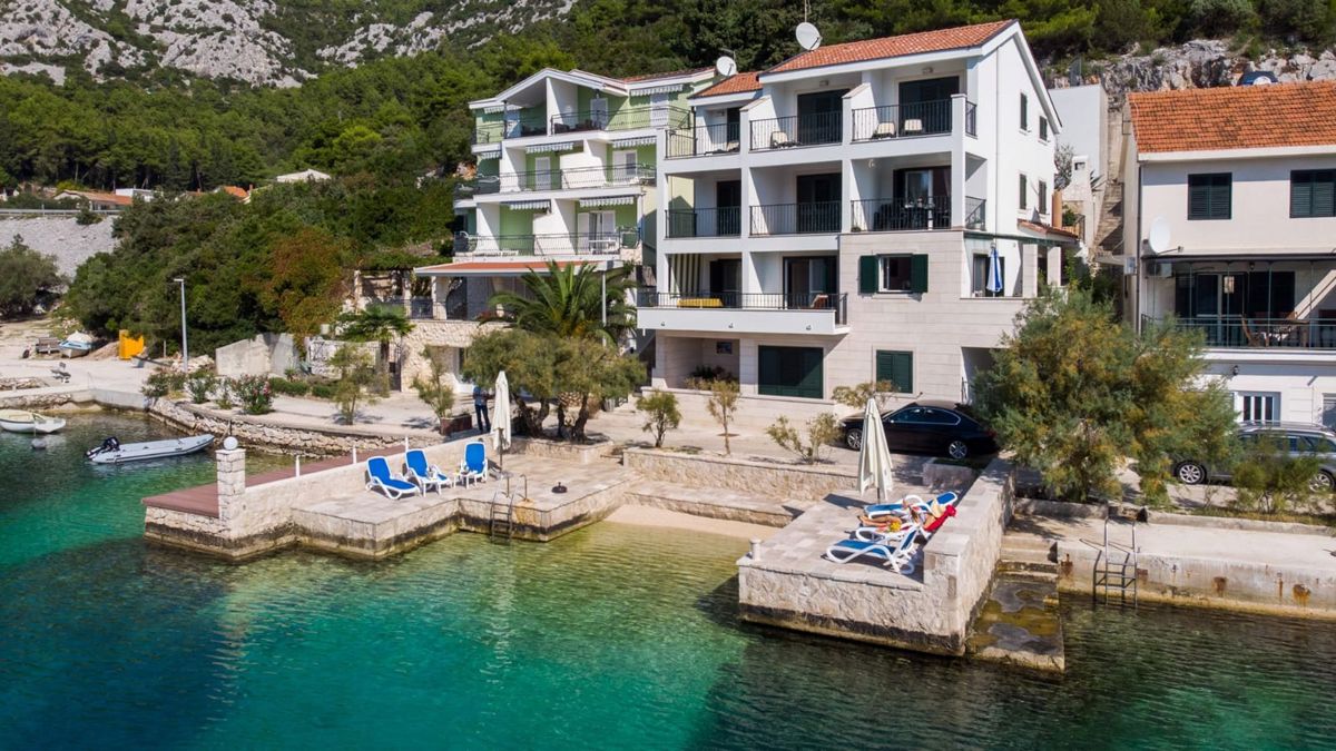 Palazzina in prima fila al mare
