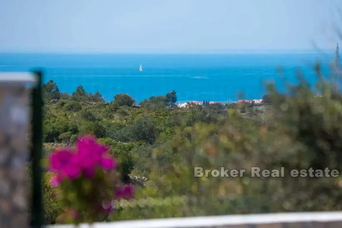 Villa in pietra di nuova costruzione con piscina