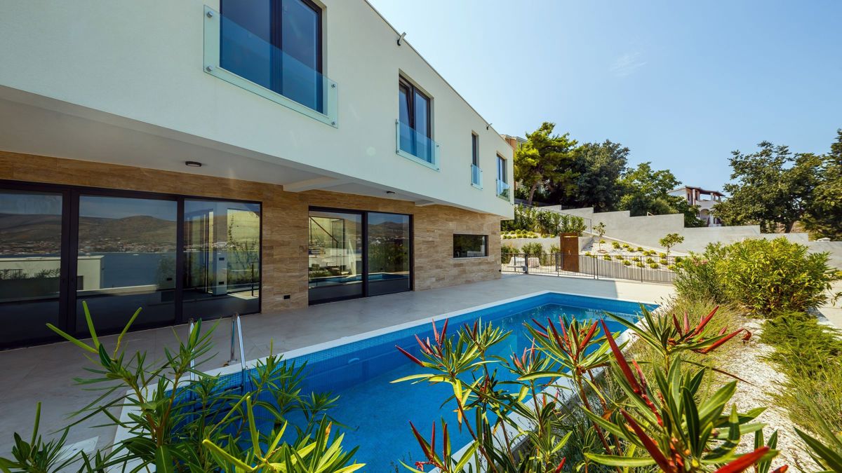 Villa di nuova costruzione con piscina