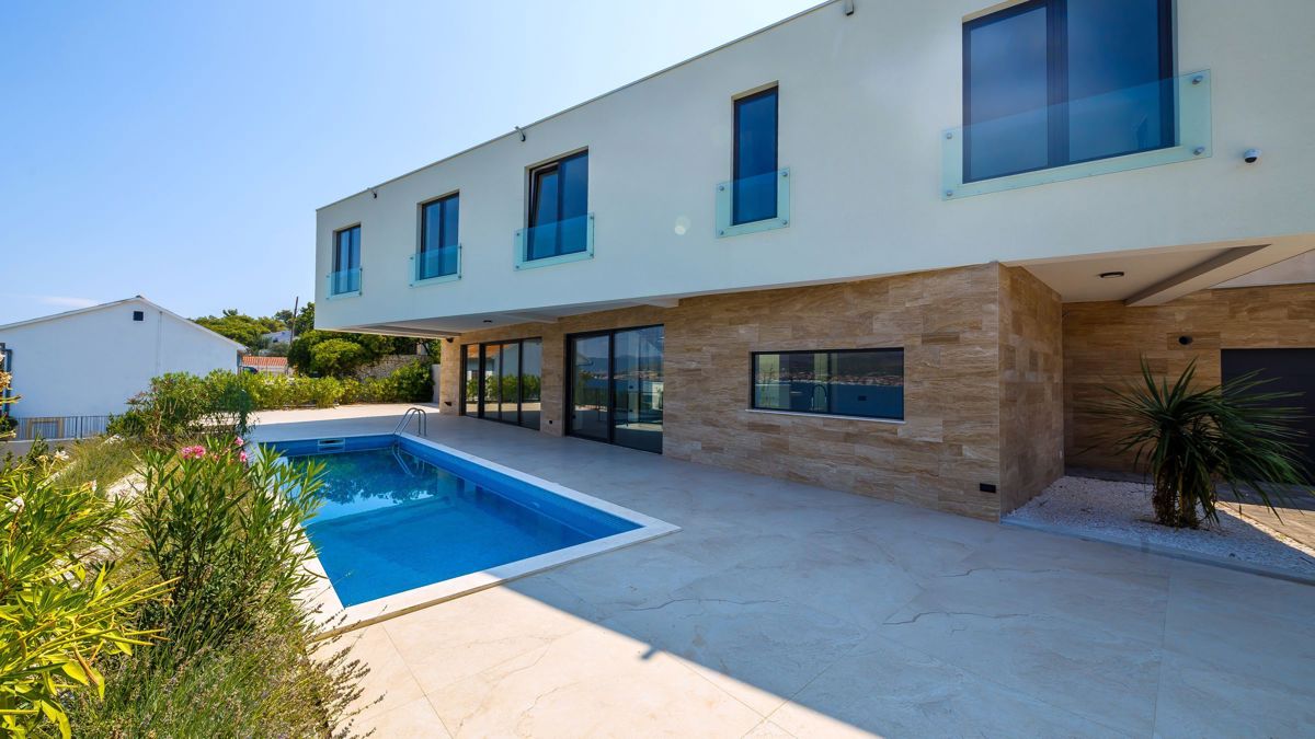 Villa di nuova costruzione con piscina