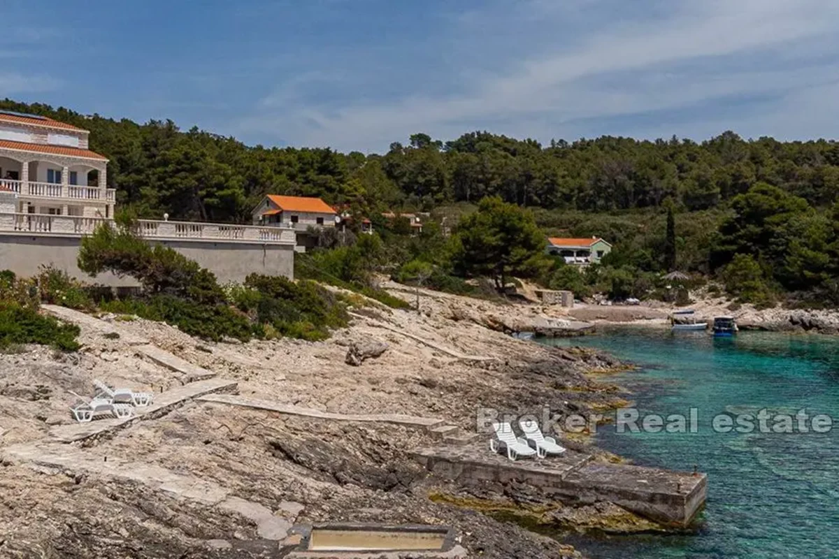 Casa in pietra unica al mare