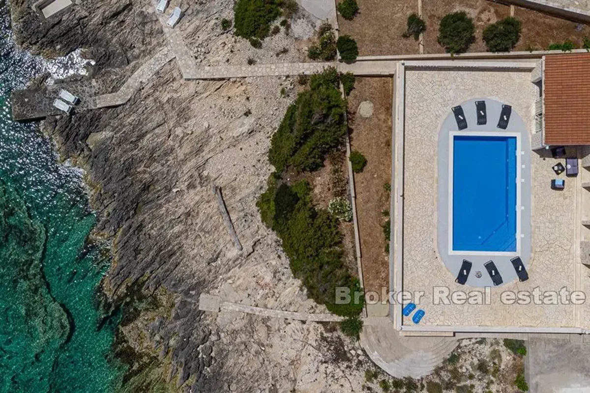 Casa in pietra unica al mare