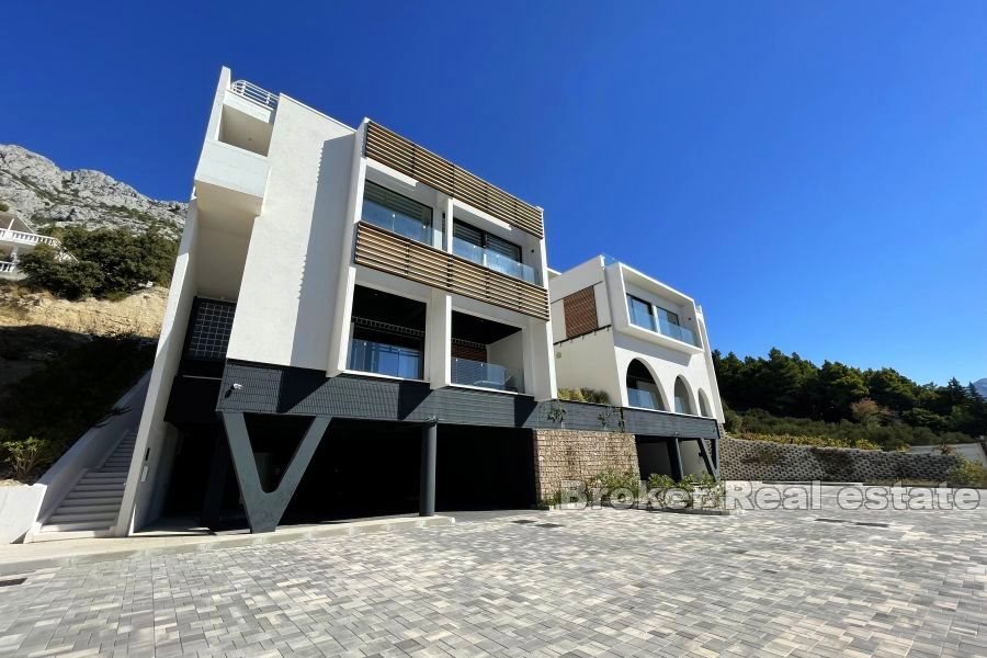 Villa con piscina e vista mare