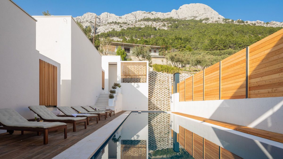 Villa con piscina e vista mare