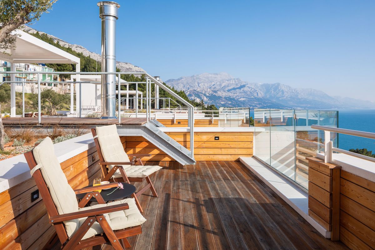 Villa con piscina e vista mare