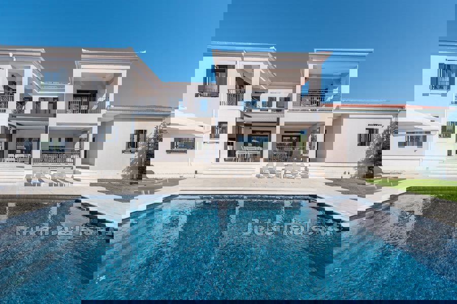 Villa di lusso di nuova costruzione con piscina