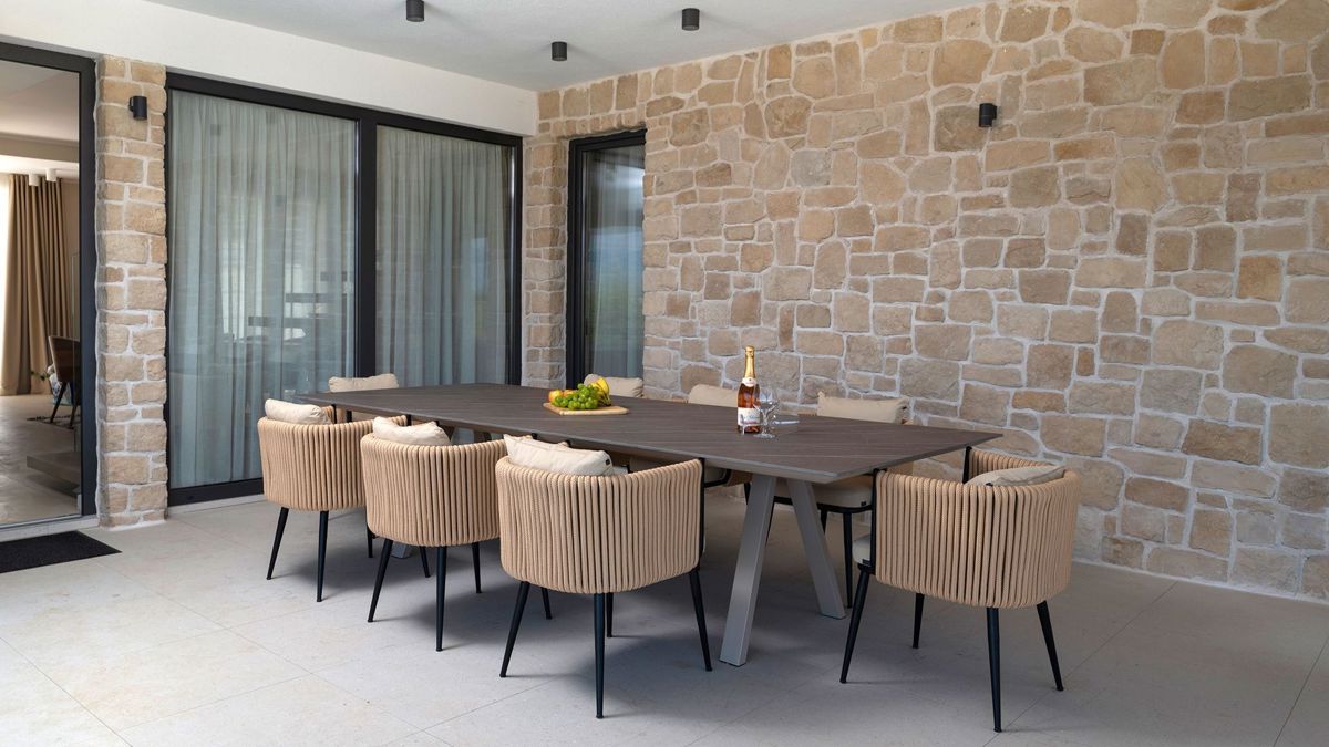 Villa con piscina vicino al mare