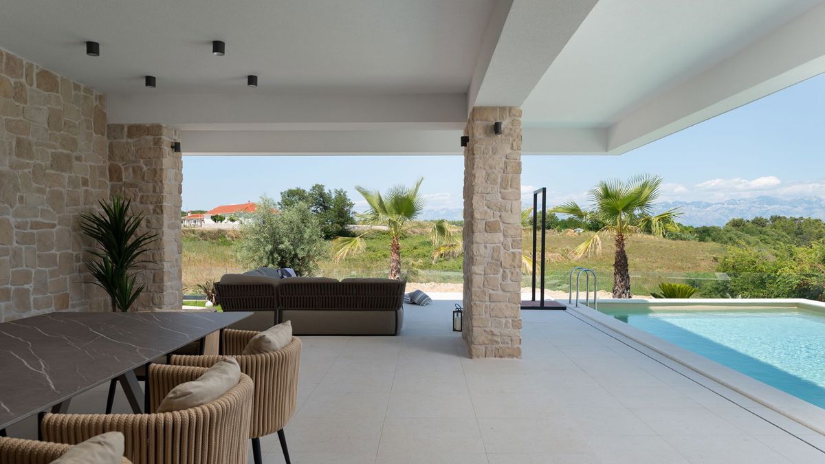 Villa con piscina vicino al mare