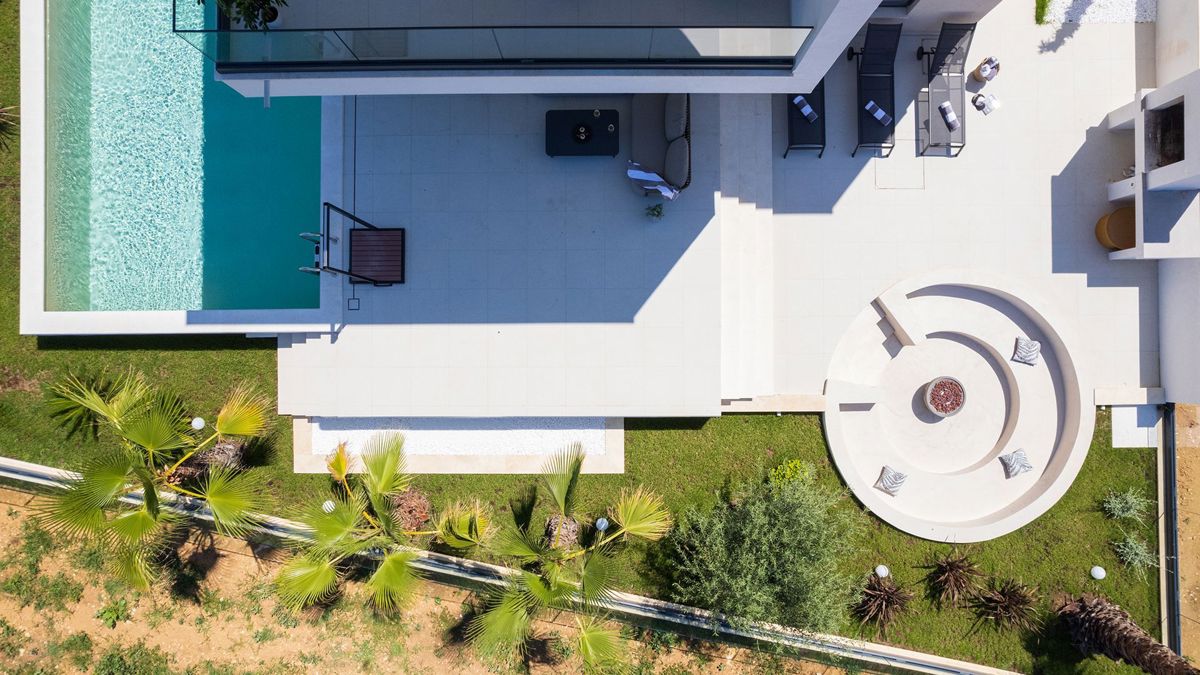 Villa con piscina vicino al mare