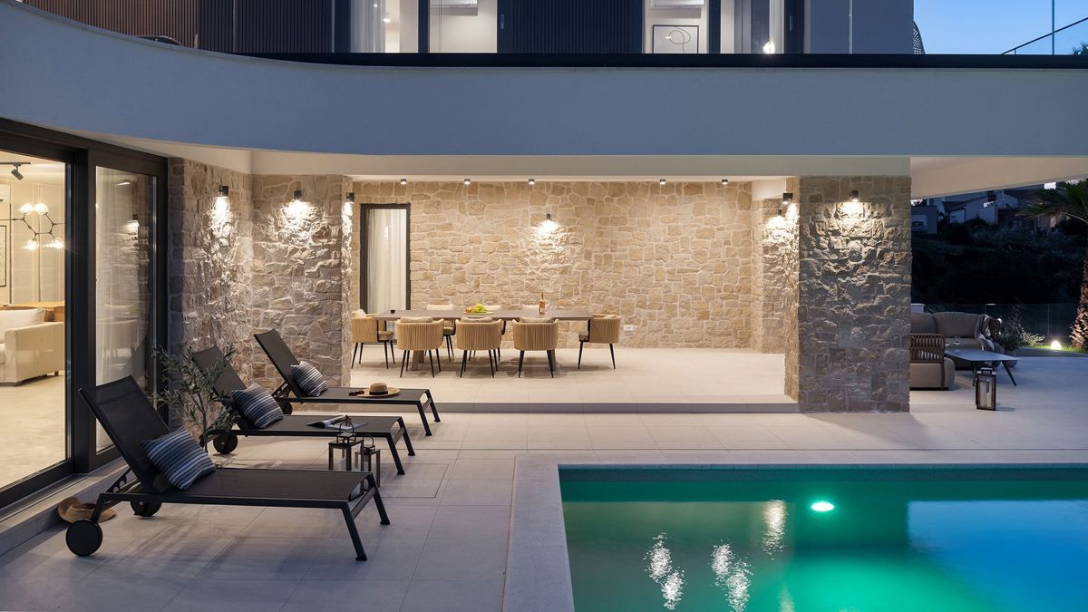 Villa con piscina vicino al mare