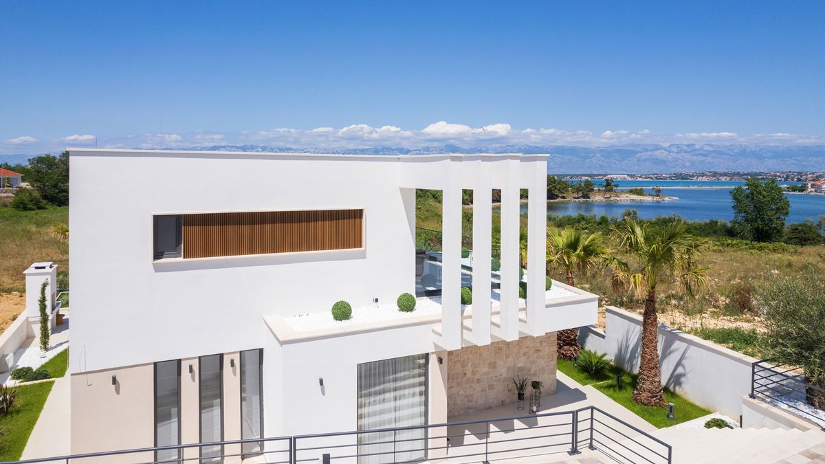 Villa con piscina vicino al mare