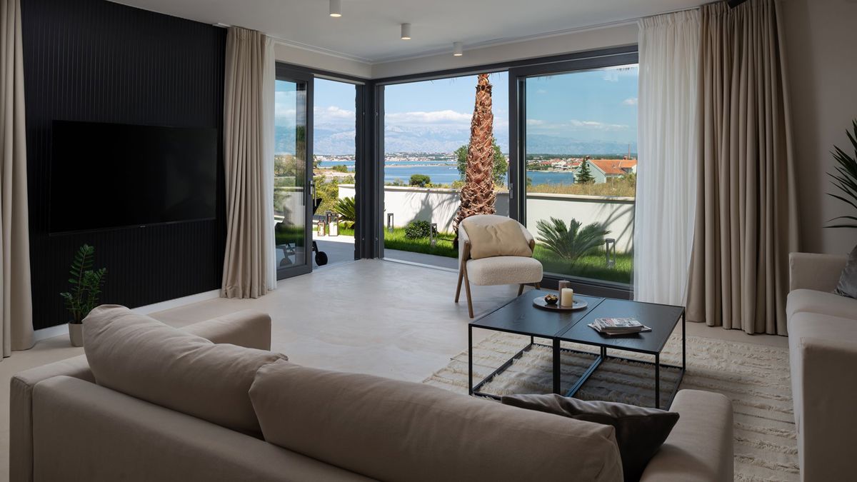 Villa con piscina vicino al mare