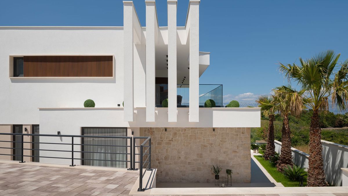 Villa con piscina vicino al mare