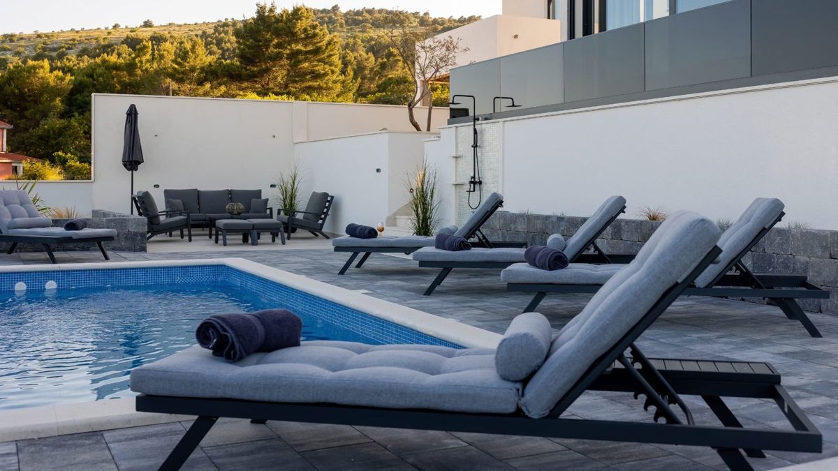 Villa moderna con vista mare