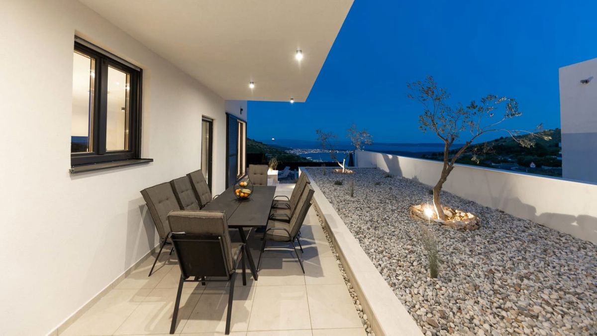 Villa moderna con vista mare