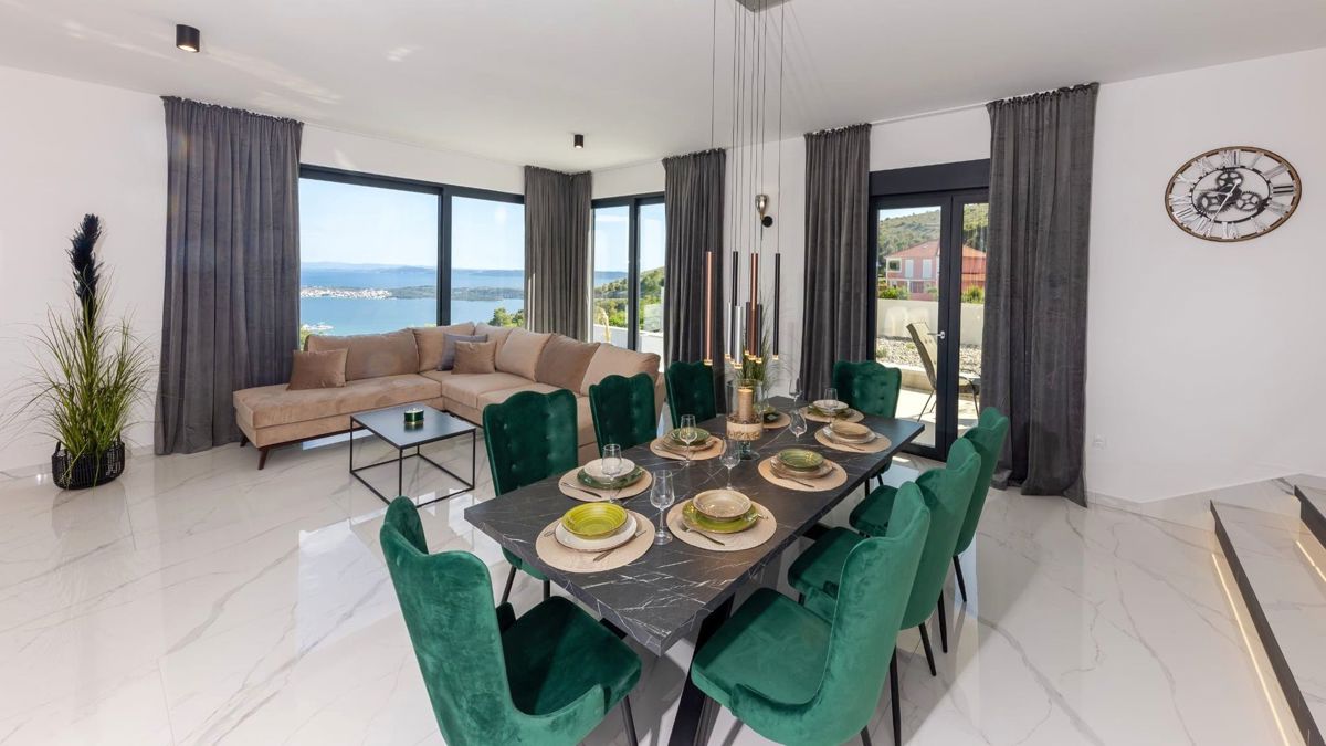 Villa moderna con vista mare