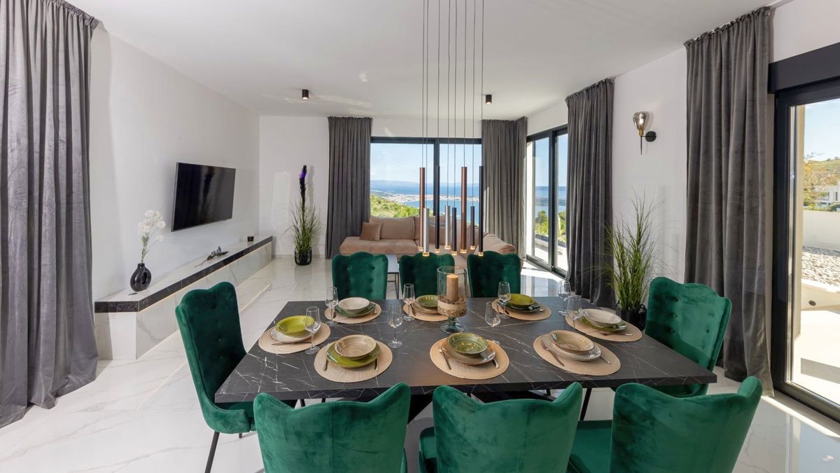 Villa moderna con vista mare