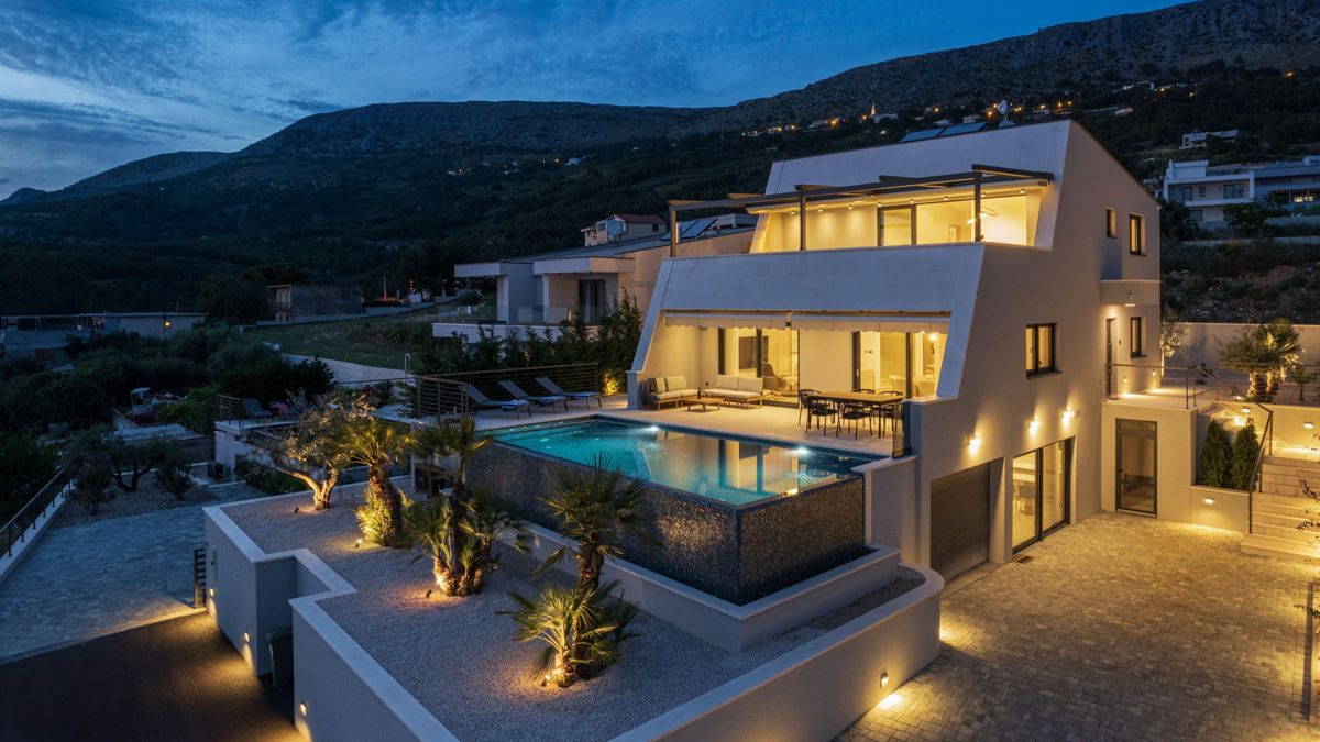 Villa di nuova costruzione con piscina