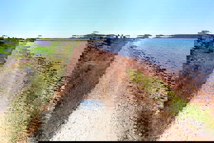 Atterra in prima fila verso la zona di mare R1