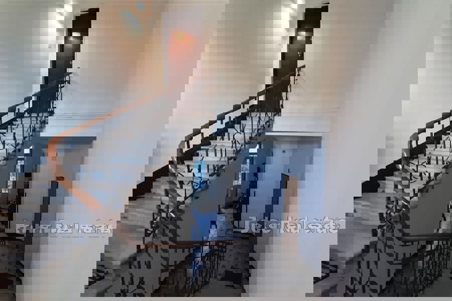 Spazioso appartamento con vista sul mare