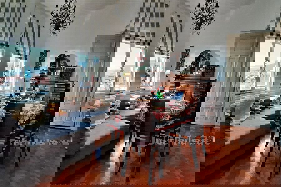 Spazioso appartamento con vista sul mare