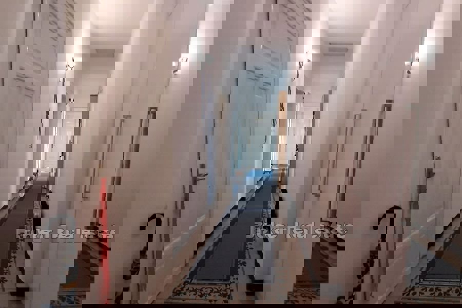 Spazioso appartamento con vista sul mare