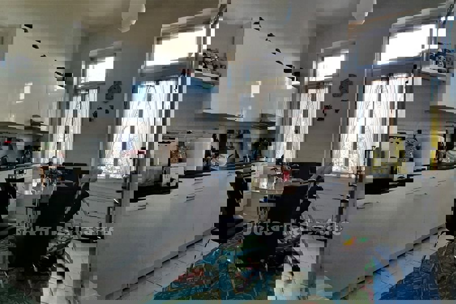 Spazioso appartamento con vista sul mare