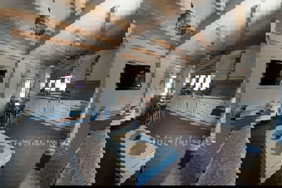 Villa in pietra ristrutturata con piscina