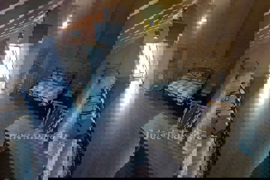 Villa in pietra ristrutturata con piscina